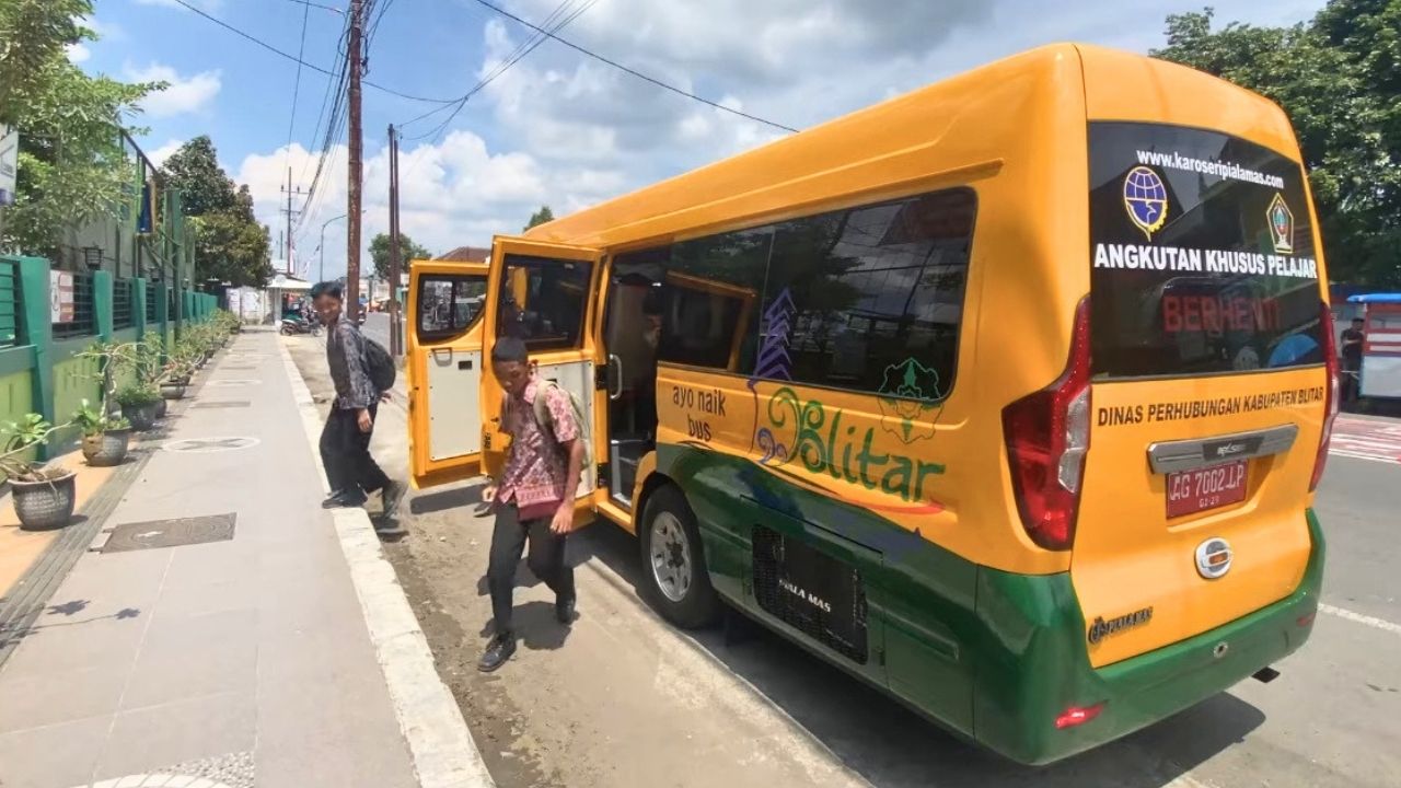 Bus Sekolah Keteteran Tampung Penumpang, Pemkab Blitar Bakal Tambah 3 Armada