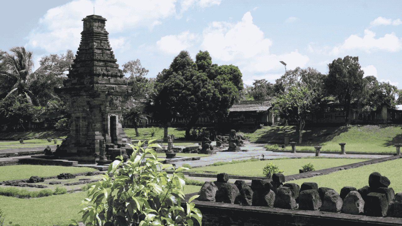 Keunikan Relief Candi Penataran Blitar