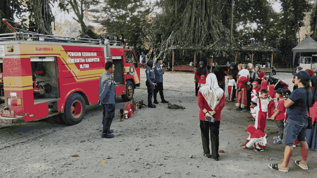 Damkar Kabupaten Blitar Sempat Diminta Jadi Wali Murid untuk Ambil Rapot