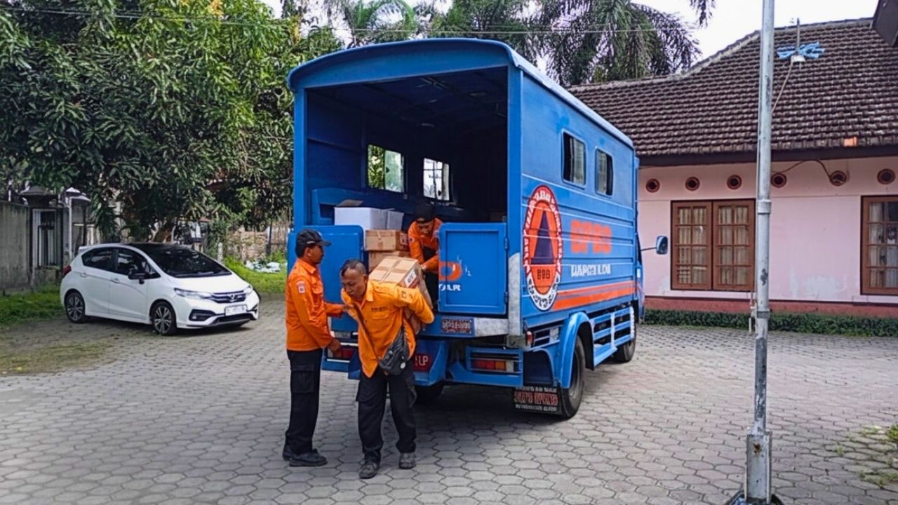 BPBD Blitar Droping Ratusan Disinfektan PMK