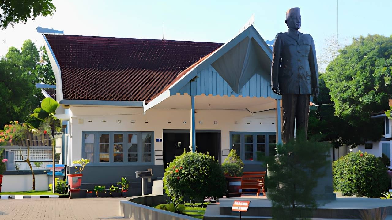 Rumah Masa Kecil Soekarno di Blitar Dipercantik, Revitalisasi Istana Gebang Telan Anggaran Rp6,5 M