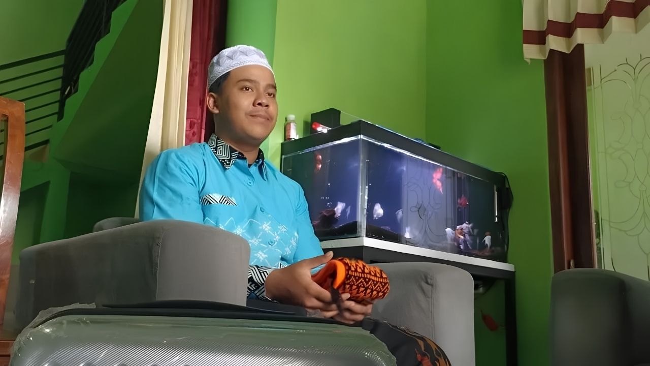 Kisah Haru Jemaah Haji Termuda Blitar, Hasby Huda Bawah Impian Ayah ke Tanah Suci