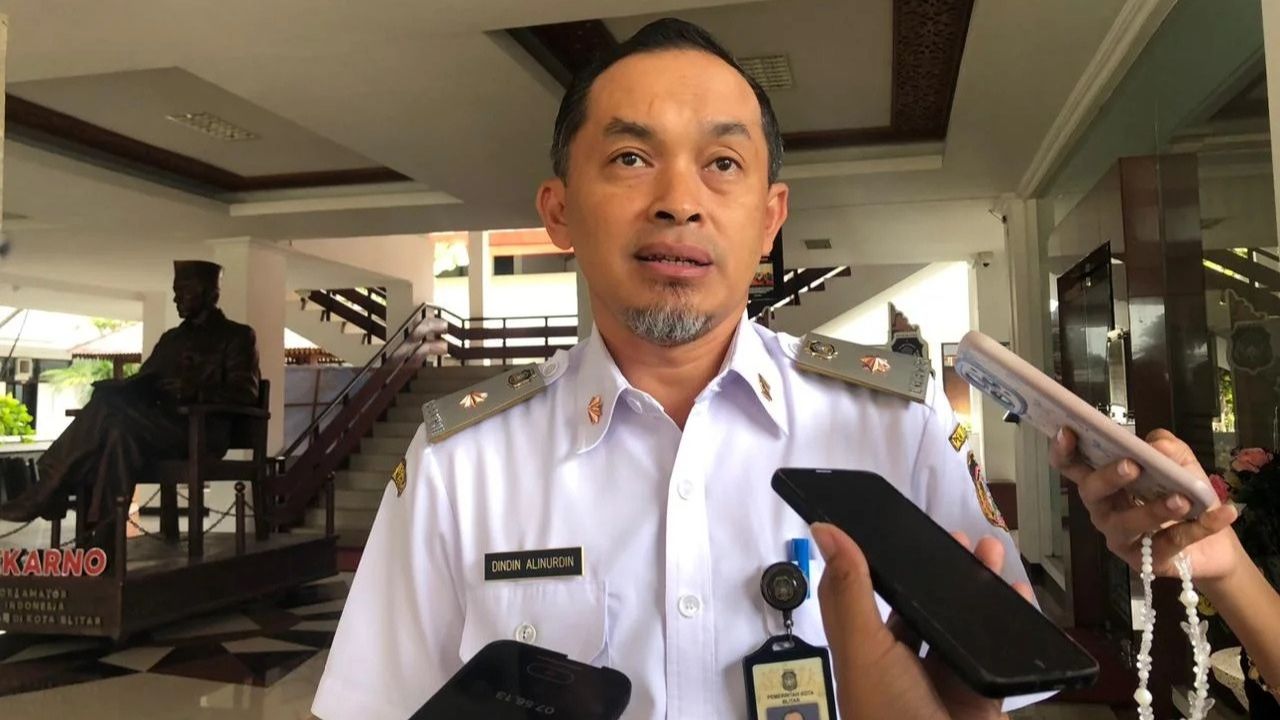 Kayu Penyangga Atap Lapuk, Dua Sekolah Dasar di Kota Blitar Jalani Perbaikan