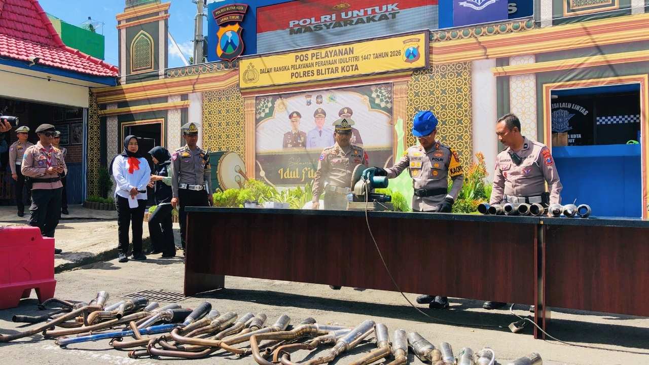 Ciptakan Lalu Lintas Kondusif, Polres Blitar Kota Musnahkan Ratusan Knalpot Brong