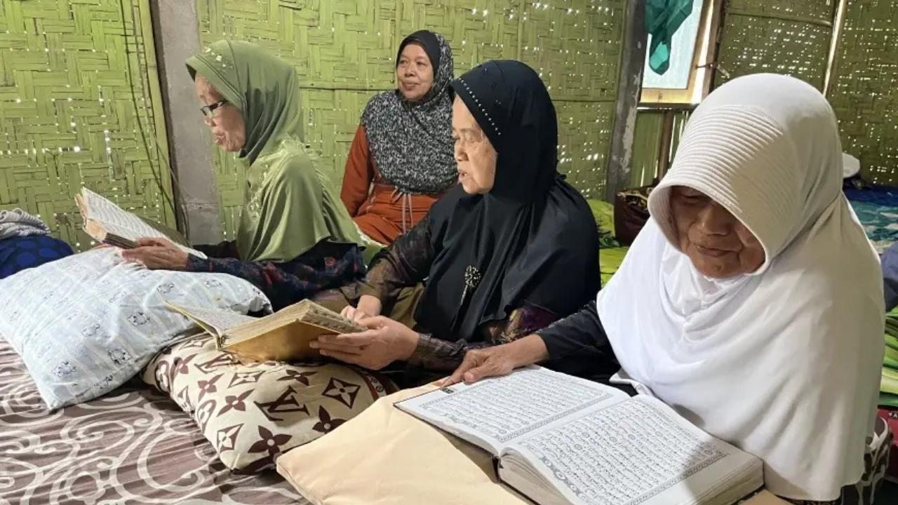Tak Surut Dimakan Usia, Puluhan Lansia di Talun Blitar Tekun Mengaji Lewat Pondok Ramadhan