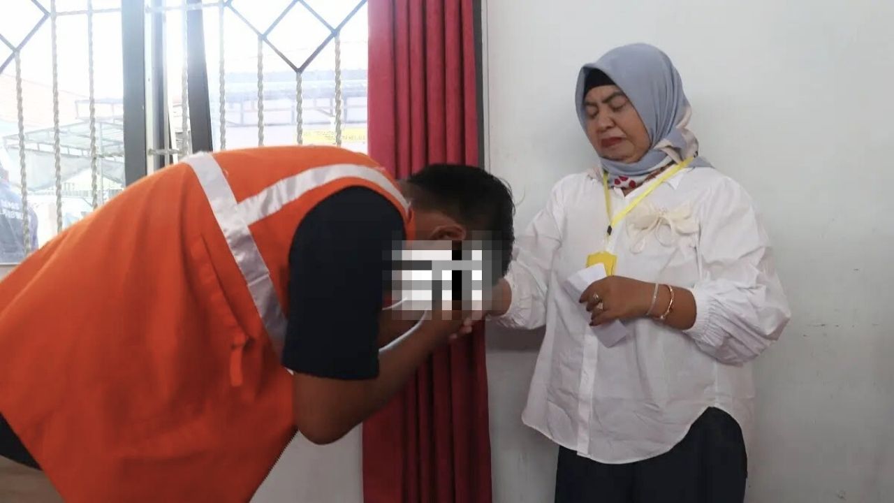Momen Haru Idulfitri di Lapas Kelas IIB Blitar, Ratusan Keluarga Kunjungi Warga Binaan