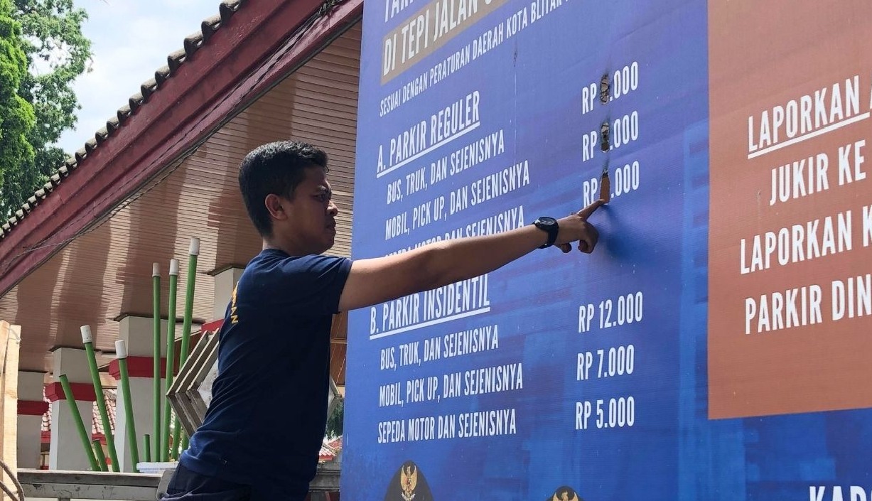 Papan Tarif Parkir di Kota Blitar Dirusak OTK