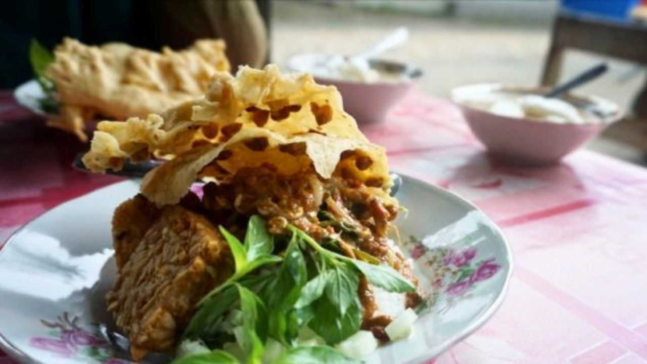Bukan Sekadar Kuliner Biasa, Pecel Khas Blitar Ini Punya Rasa Unik