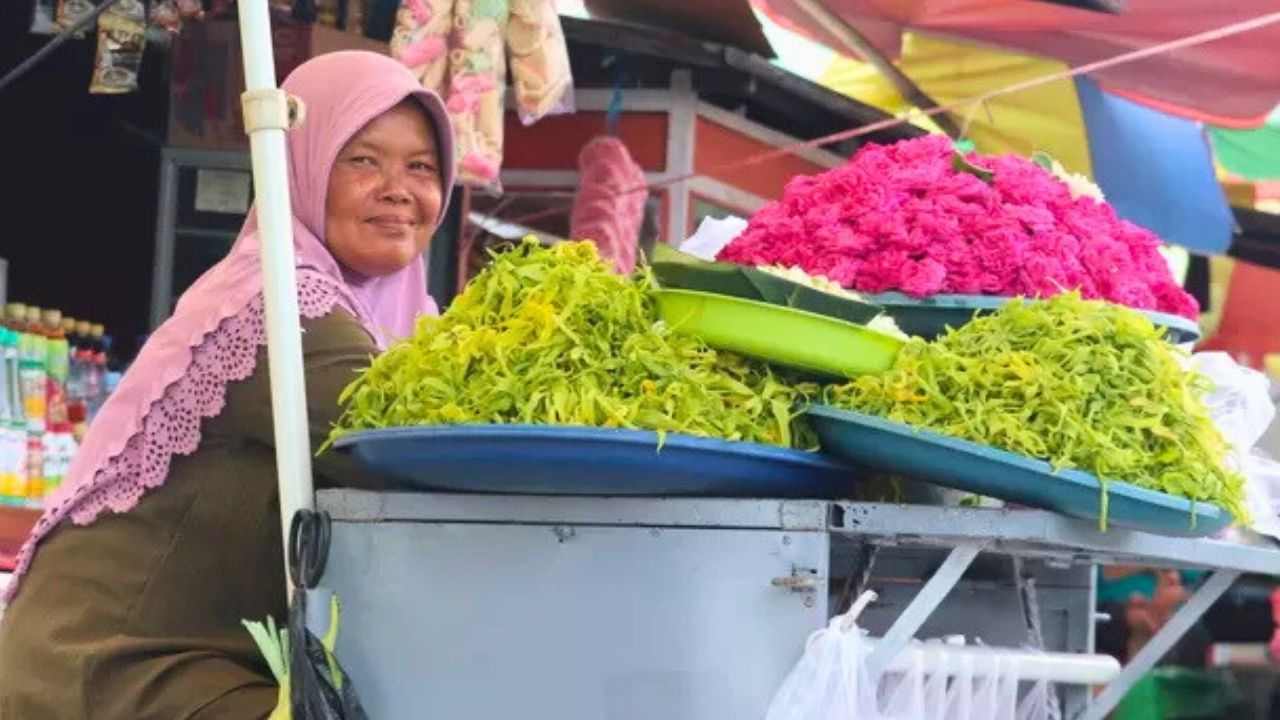 Jelang Ramadhan, Harga Bunga Tabur di Kota Blitar Meroket Hingga Dua Kali Lipat