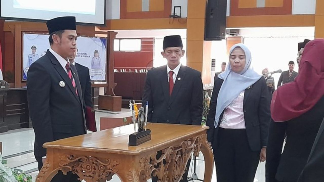 Wali Kota Blitar Lantik Puluhan Kepala Sekolah dan Pejabat