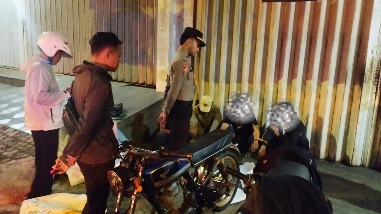 Kasus Pencurian Banner di Blitar Diselidiki, Pelaku Terekam CCTV