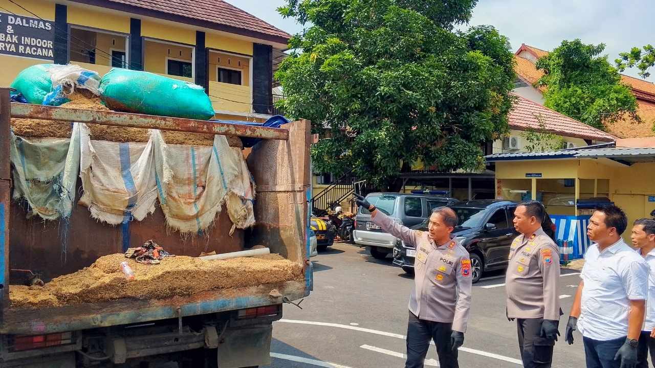 Truk Disulap Jadi Tangki, Polisi Ungkap Penimbunan BBM di Blitar