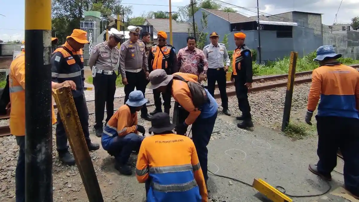 PT KAI Daop 7 Madiun Tutup 5 Perlintasan KA Liar di Blitar Sepanjang 2025