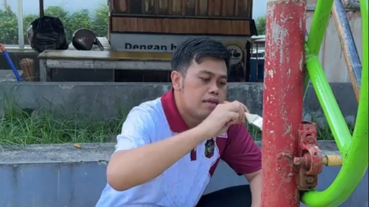 Alun-alun Kota Blitar Dikeluhkan Warganet, Wali Kota Turun Langsung Lakukan Perawatan