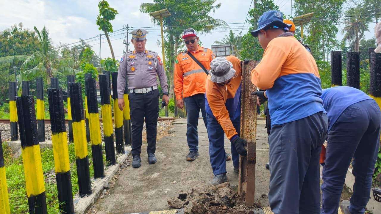 Demi Keselamatan Pengendara, Perlintasan Kereta Tanpa Palang di Blitar Ditutup Permanen