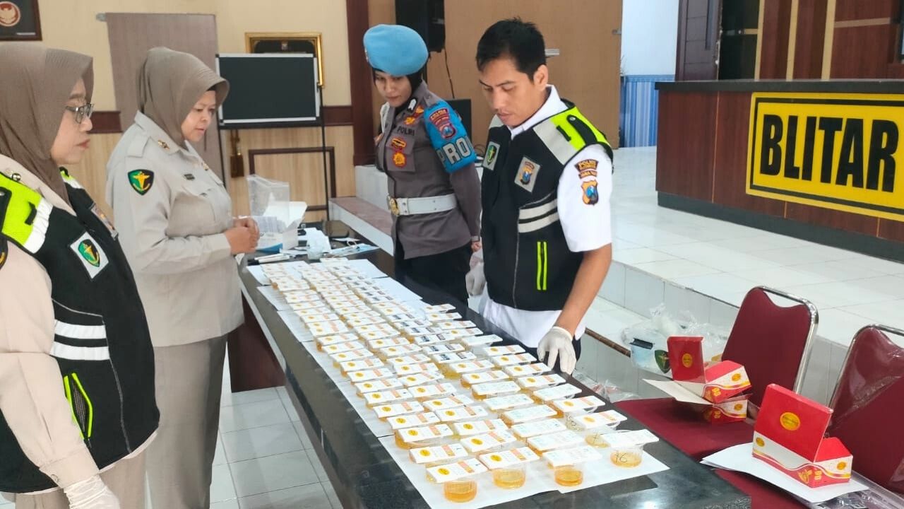 Pengawasan Internal Diperketat, 93 Personel Polres Blitar Kota Jalani Tes Urine