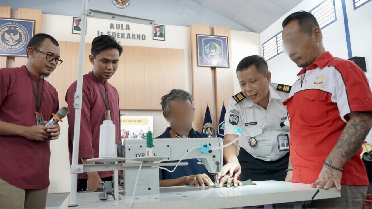 Warga Binaan Lapas Kelas IIB Blitar Ikuti Pelatihan Menjahit