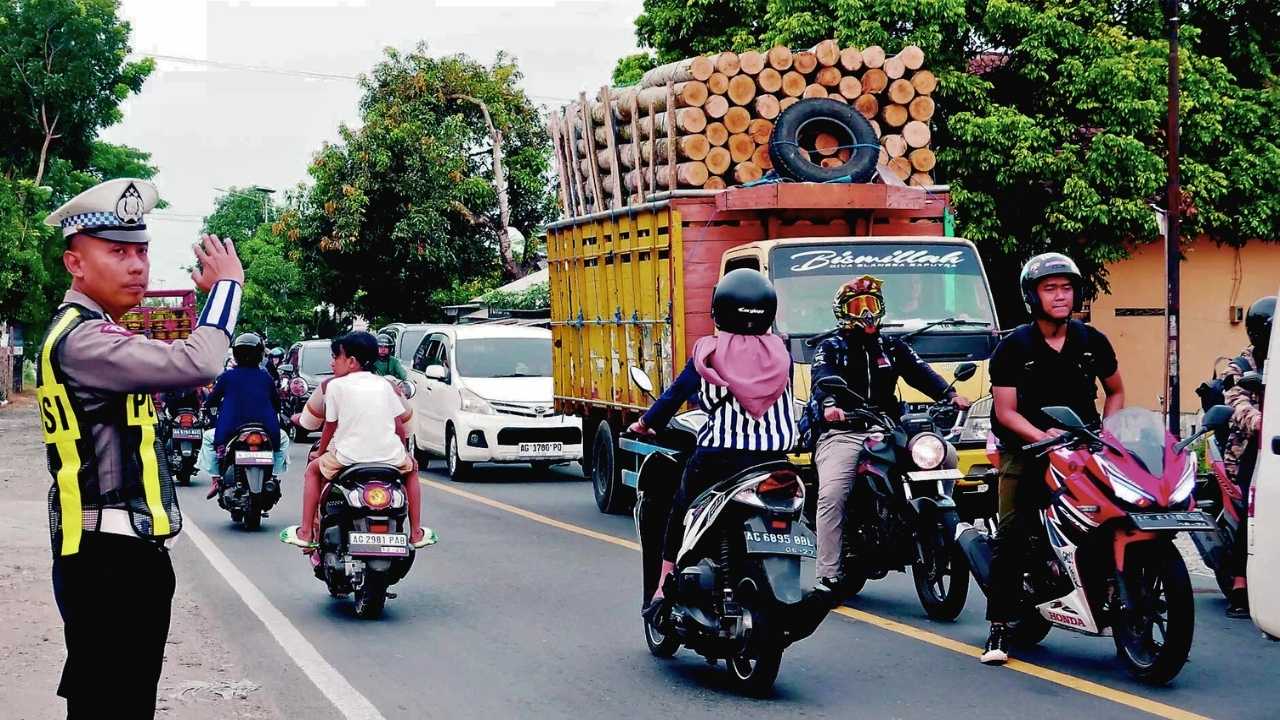 Jelang Arus Mudik Lebaran, Operasional Angkutan Barang di Blitar Dibatasi