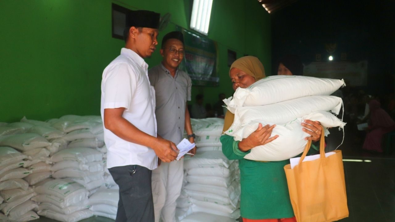 Gelontorkan Bantuan Beras, 169.655 Keluarga Blitar Dapat Jatah Tiga Bulan