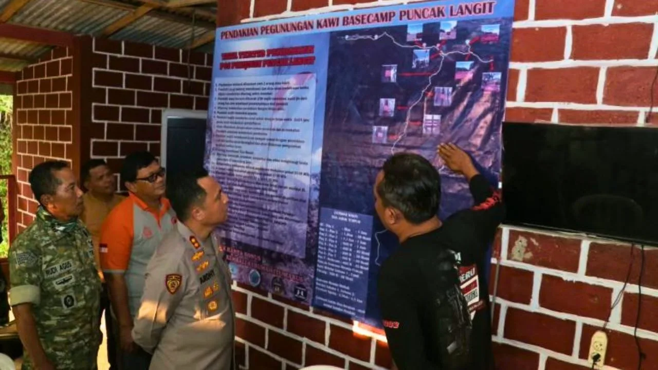 Gunung Butak Blitar Kebakaran, Tim Gabungan Dirikan Posko Darurat