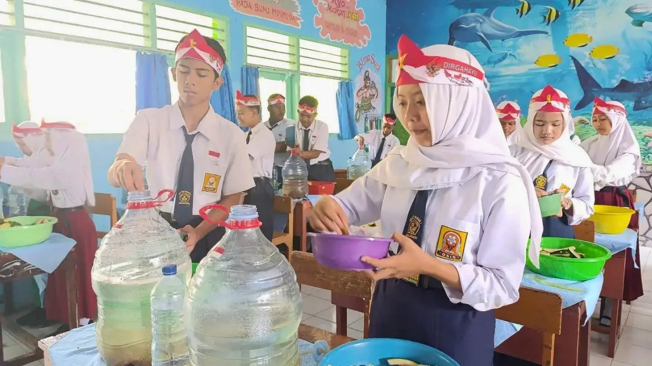 Buat Produk Kebersihan dari Bahan Organik, SMPN 1 Nglegok Bawa Eco Enzyme ke Pasar Internasional