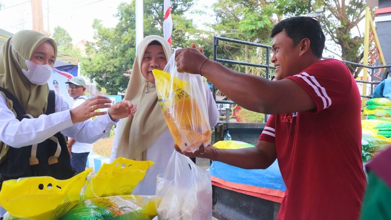 Permintaan Konsumen Naik, Operasi Pasar Blitar Jual Sembako Harga Miring