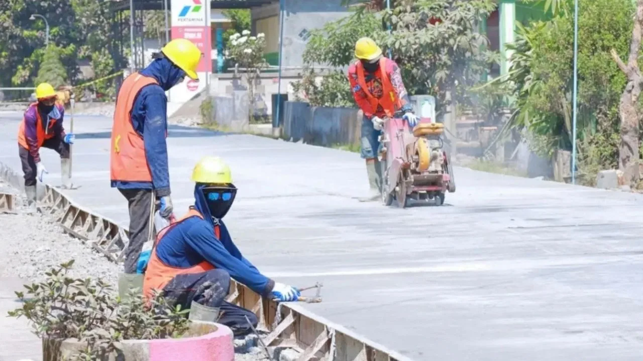 perbaikan jalan Candirejo-Sidorejo Blitar