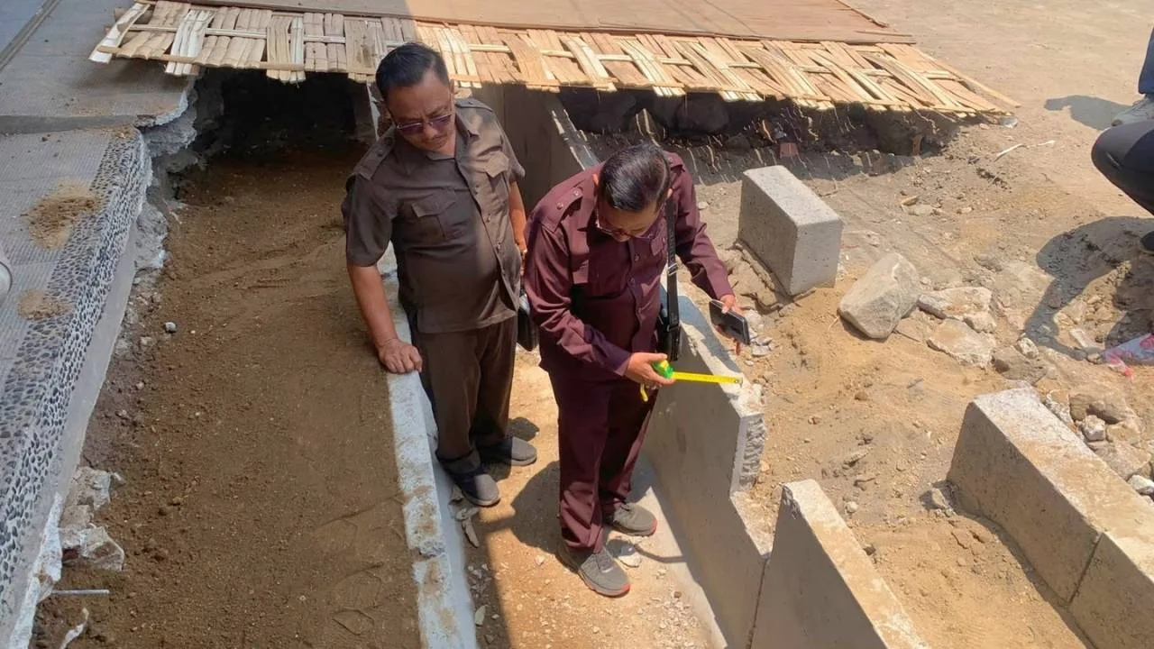 Material Beton Tak Luput dari Pengujian, Pembangunan Drainase Jalan Anggrek Blitar Capai 30 Persen