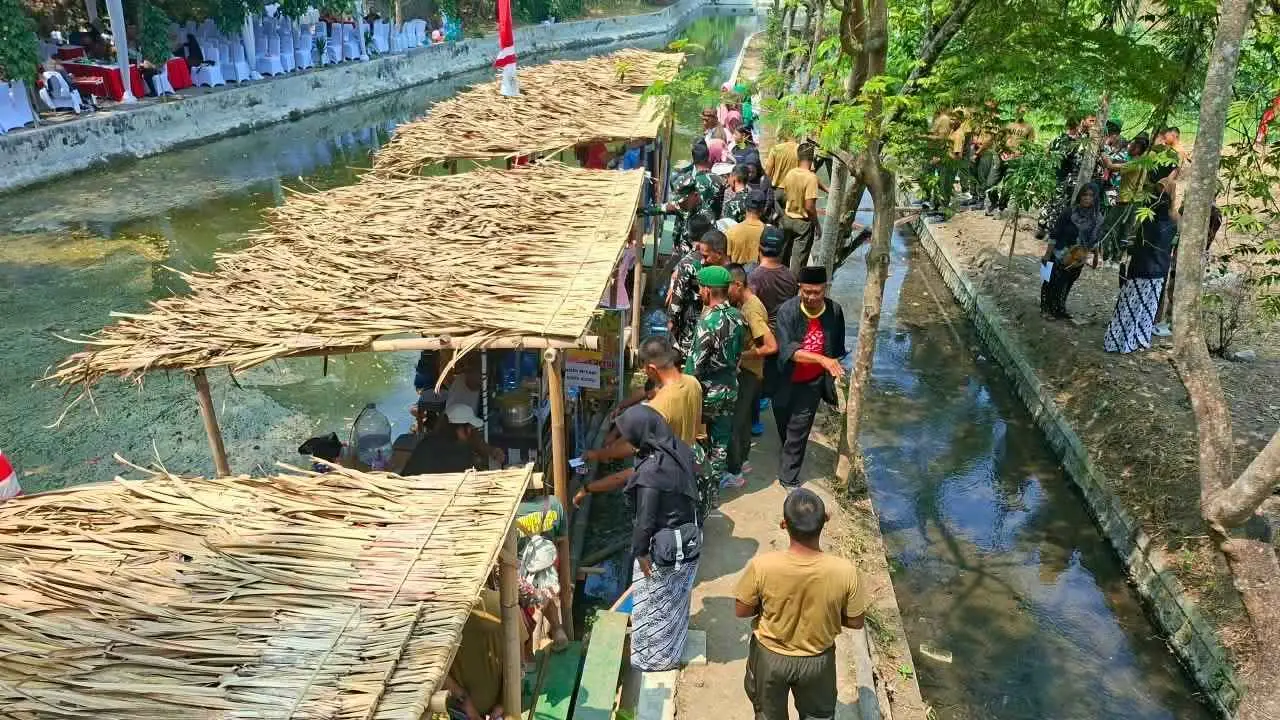 UMKM Blitar Dapat Lapak Baru, Aliran Sungai Kini Jadi Pasar Apung Kali Karplos