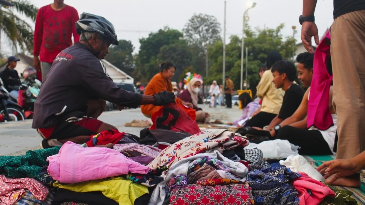 Aksi September Hitam, Ruang Publik Blitar Diisi Pasar Gratis hingga Lapak Baca