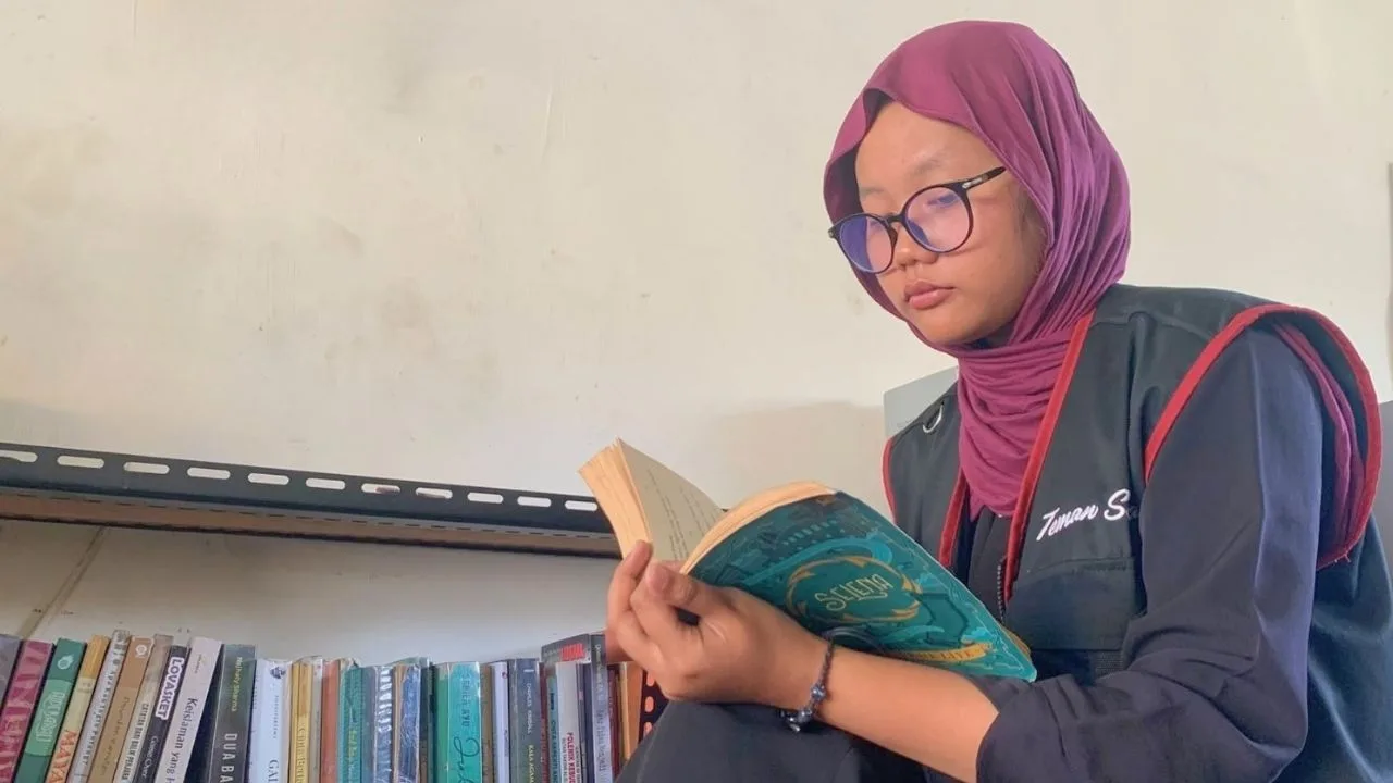 Tak Hanya Selamatkan Isi Perut, Kedai Satu Rasa Blitar Sediakan Sederet Buku di Pojok Baca