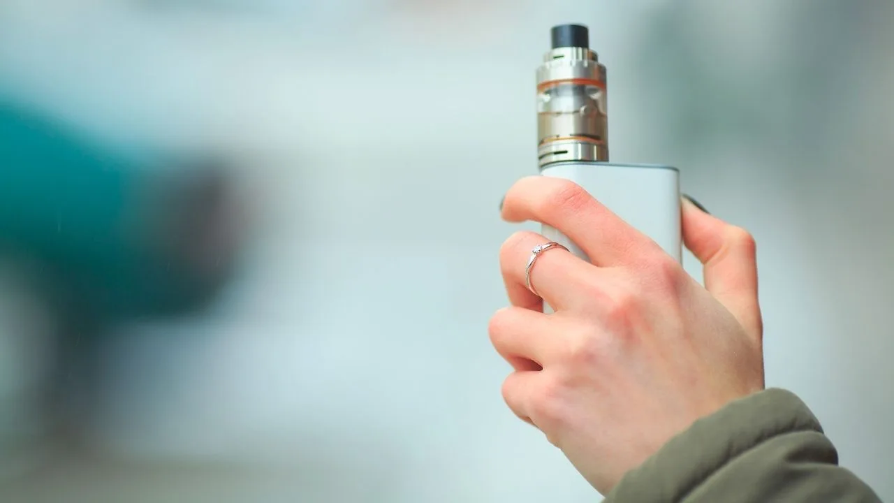 Vape Bukan Jalan Pintas untuk Hidup Lebih Sehat, Dokter Paru Blitar Buka Suara