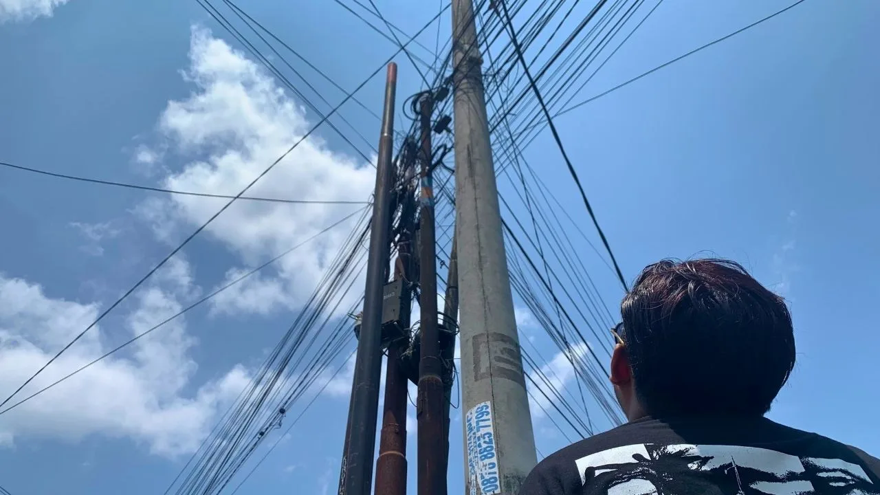 Tiang Kabel Semrawut di Kota Blitar Bikin Risih, Pemkot Tawarkan Tiang Bersama Pakai Sistem Sewa
