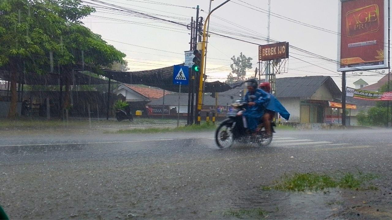 Hujan Bisa Turun di Tengah Musim Kemarau, BPBD Blitar: Bukan Pertanda Musim Hujan
