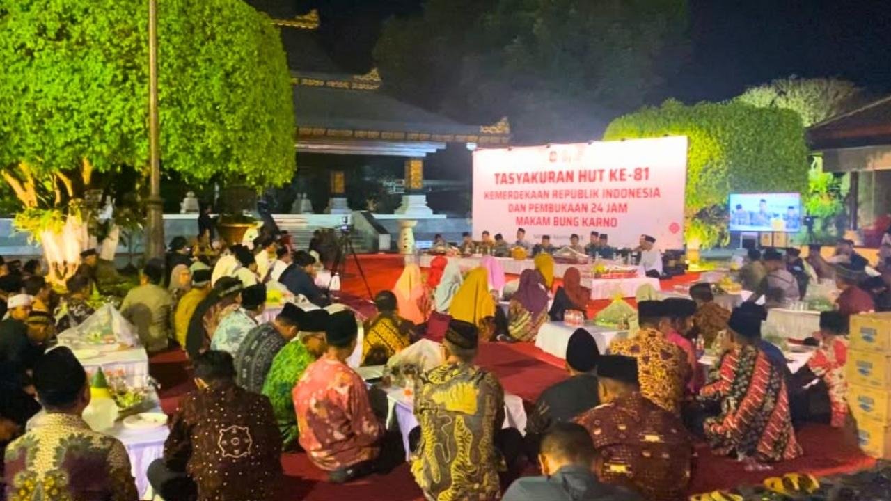 Bertepatan Penanggalan Jawa Wafatnya Bapak Proklamator, Makam Bung Karno di Blitar Dibuka 24 Jam