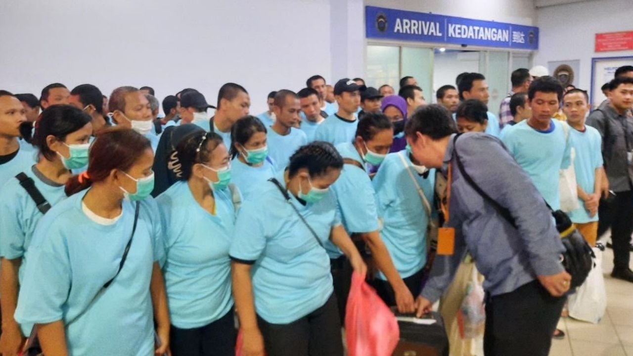 Pemberangkatan Padat Merayap, 45 Calon PMI Kota Blitar Masih Tunggu Visa