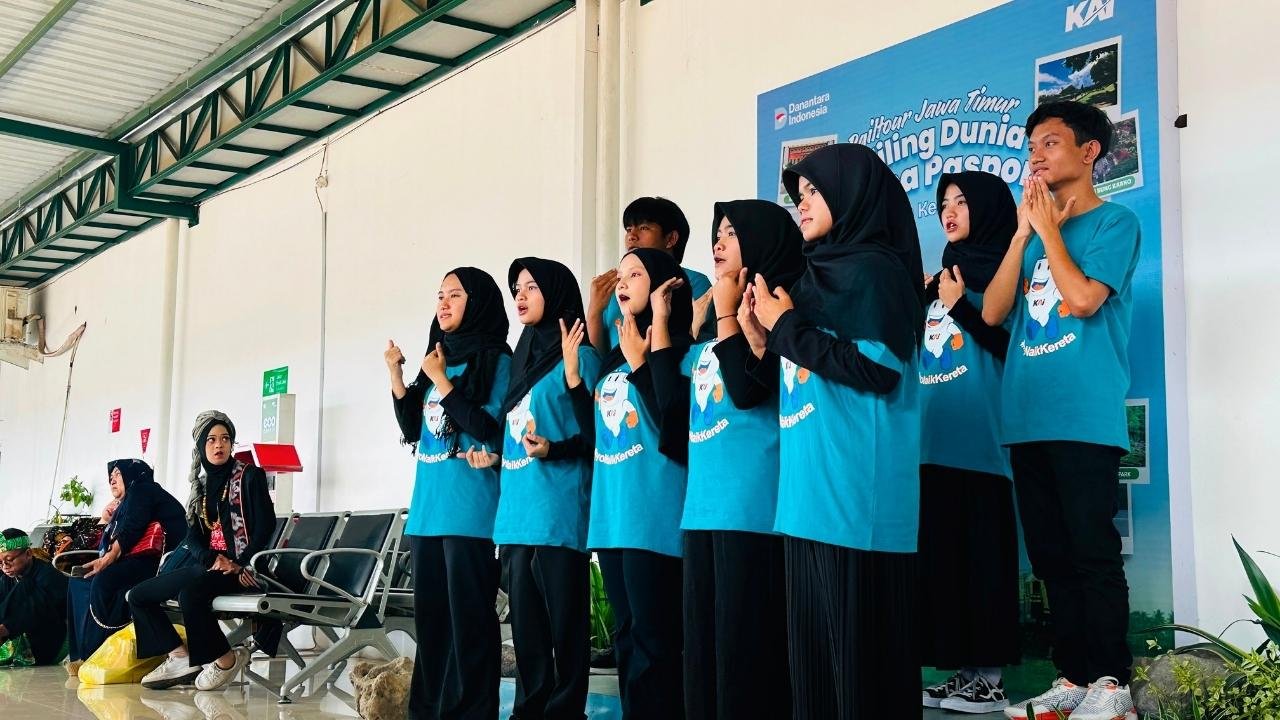 Hari Anak Nasional, Siswa SLB Kenalkan Transportasi di Stasiun Blitar