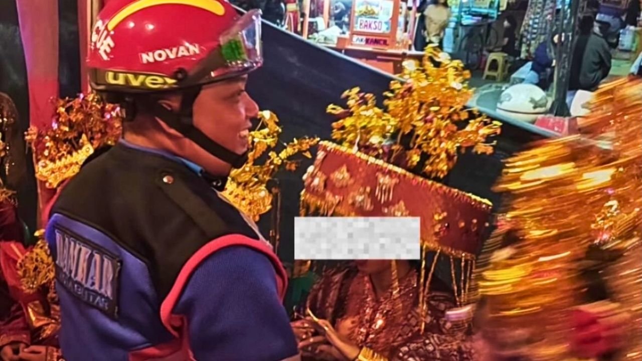Panik Tangani Orang Kerasukan, Warga Pilih Minta Bantuan Petugas Damkar Kota Blitar