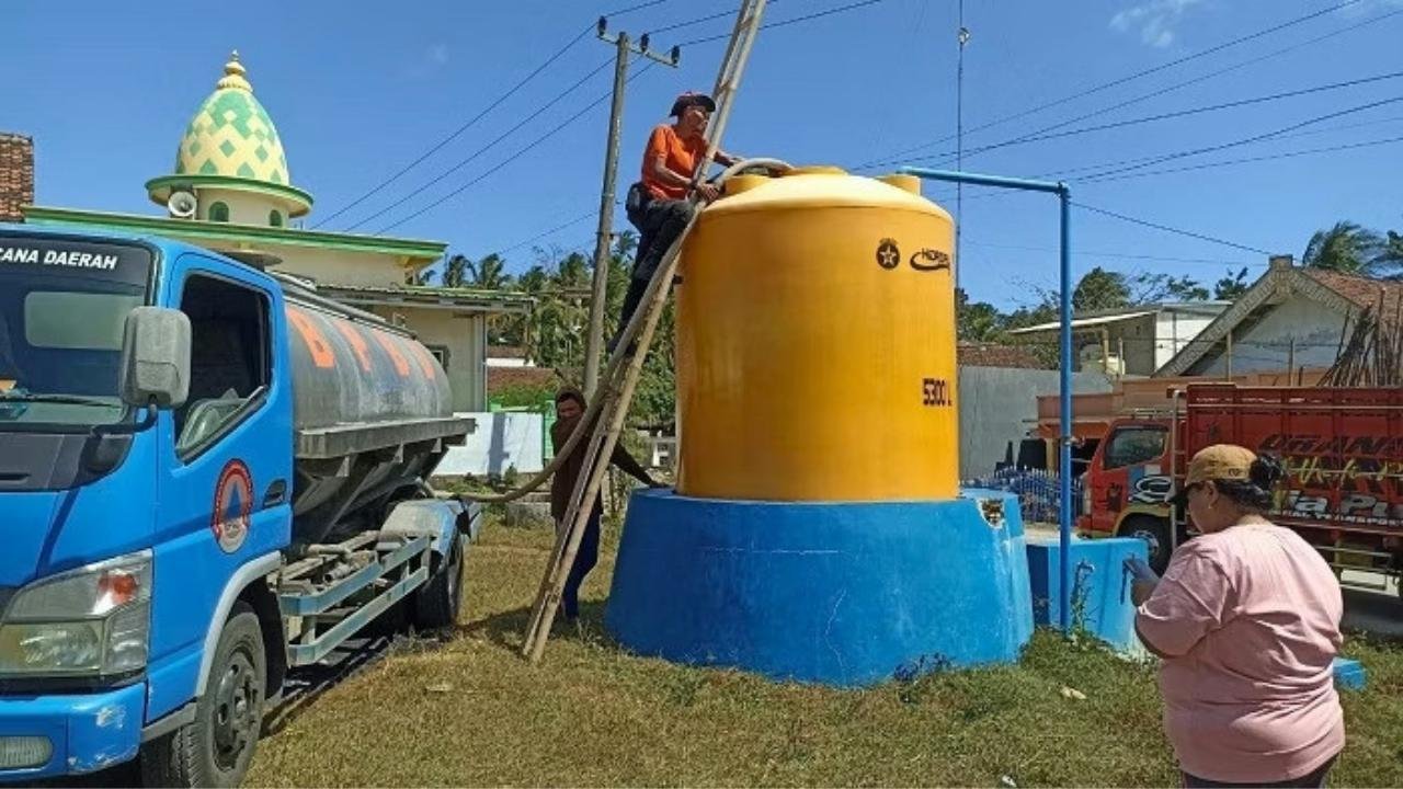 Ratusan KK di Kecamatan Wates Terdampak Kekeringan, BPBD Blitar Salurkan Ribuan Liter Air Bersih