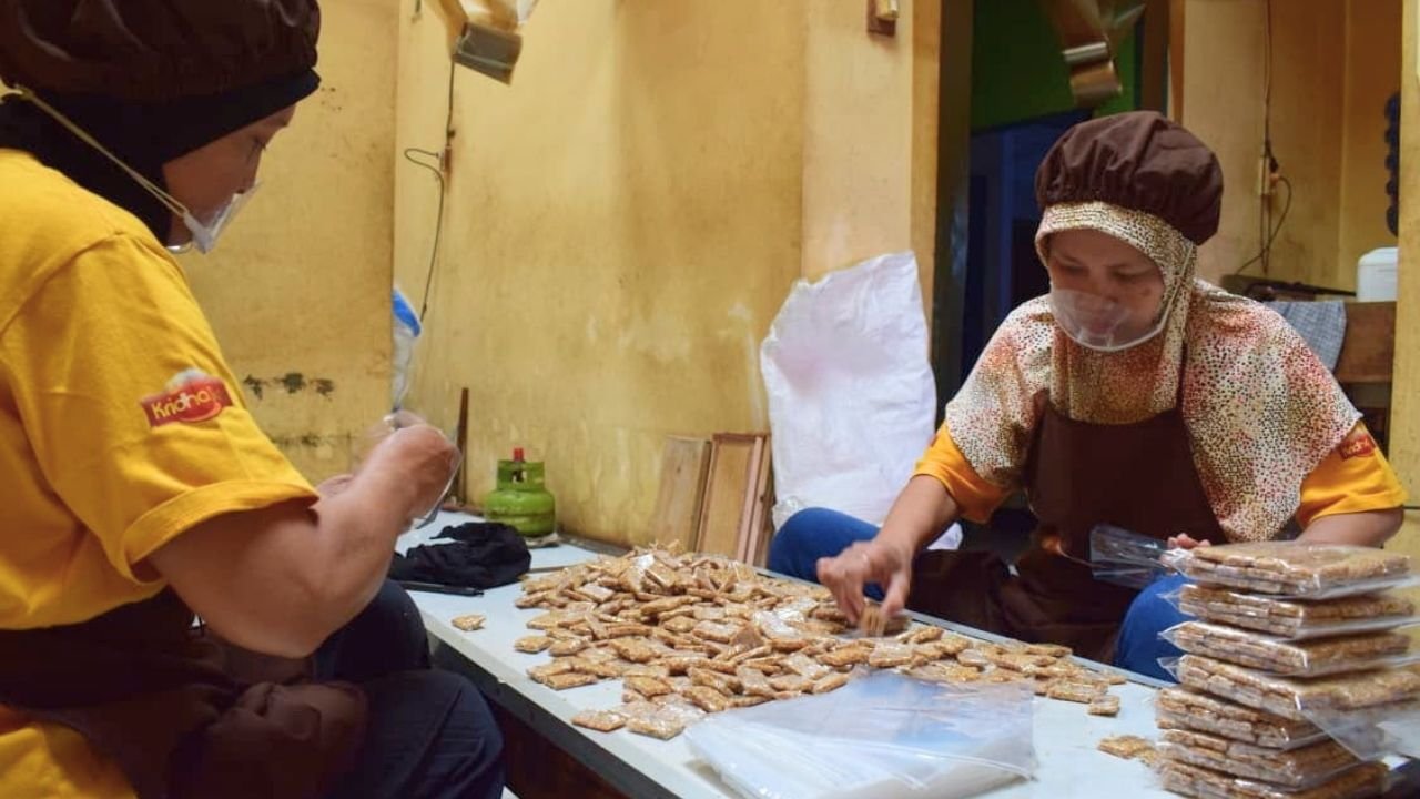 Enting-Enting Blitar Tetap Eksis, Campuran Wijen Jadi Terobosan Saat Harga Kacang Meroket