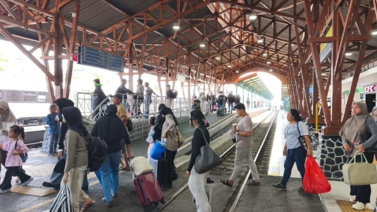 Dibanjiri Kunjungan, Stasiun Blitar Layani 6.447 Penumpang Libur HUT RI
